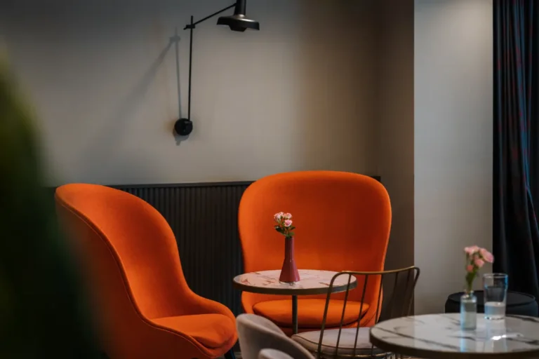 your-corner-in-carlo-bar